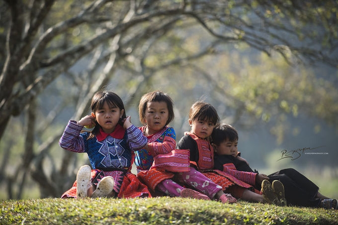 Trẻ em H'Mông xúng xính đón tết ở Mộc Châu